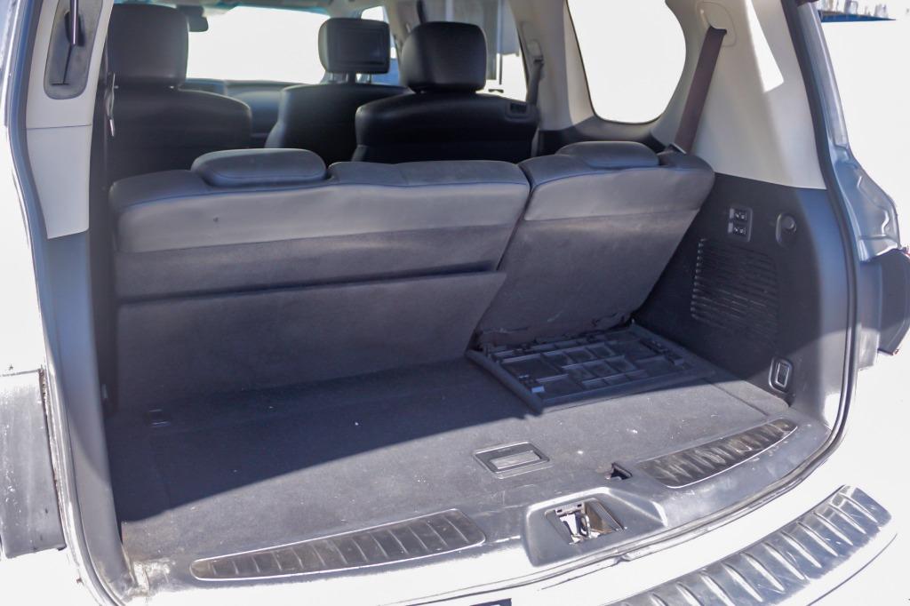 2011 Infiniti QX56 photo