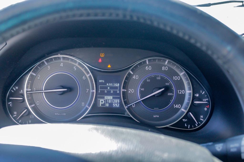 2011 Infiniti QX56 photo
