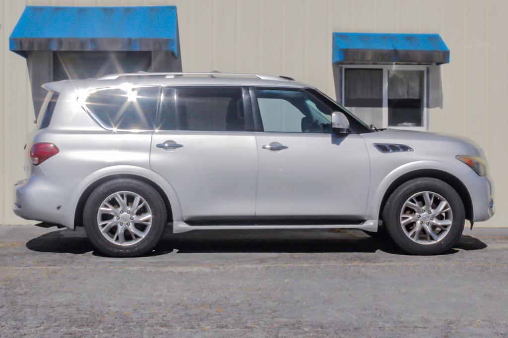 2011 Infiniti QX56 photo