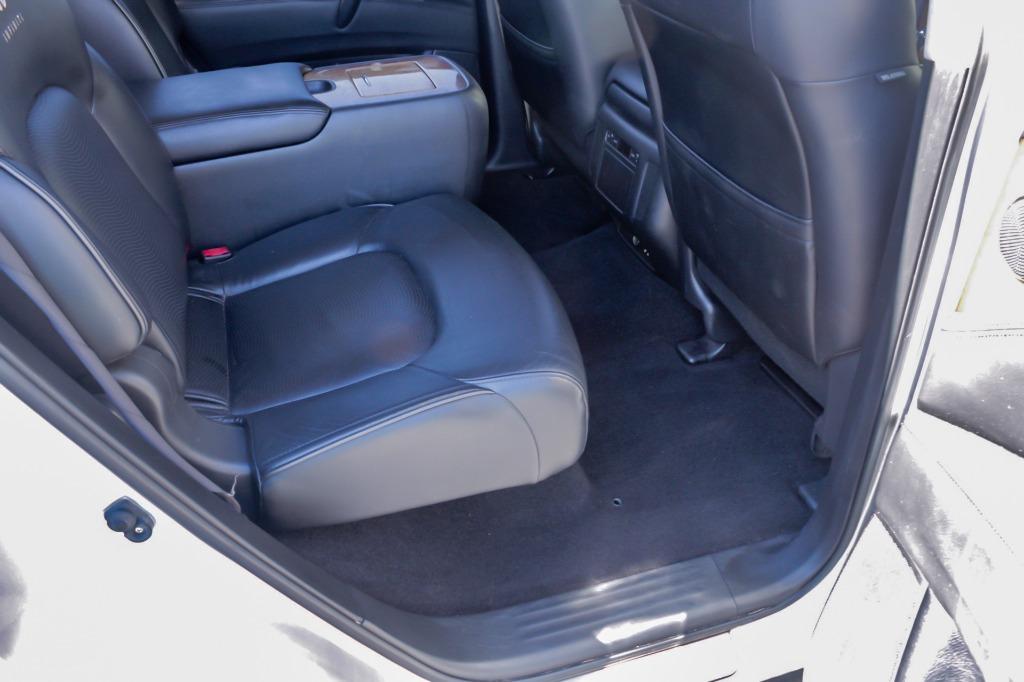 2011 Infiniti QX56 photo
