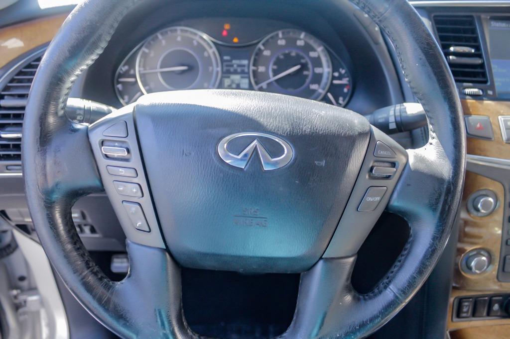 2011 Infiniti QX56 photo