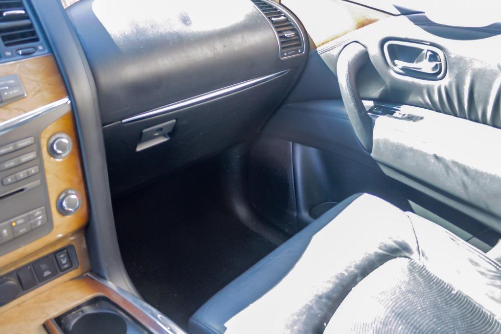 2011 Infiniti QX56 photo