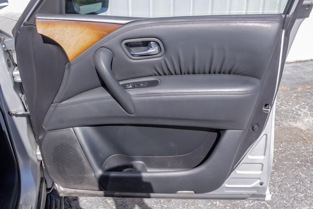 2011 Infiniti QX56 photo