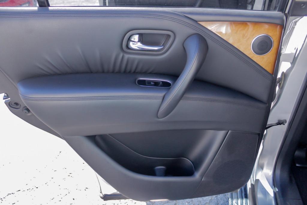2011 Infiniti QX56 photo