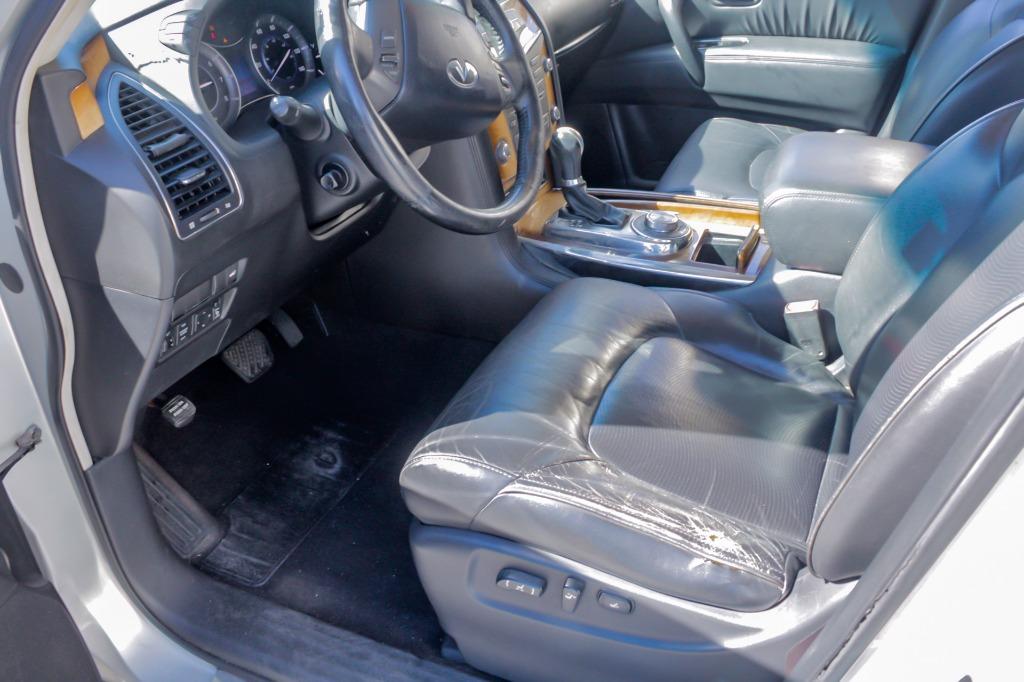 2011 Infiniti QX56 photo