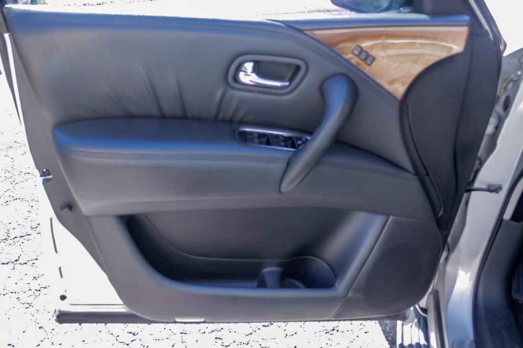 2011 Infiniti QX56 photo