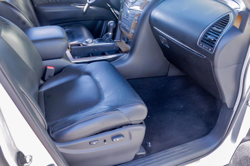 2011 Infiniti QX56 photo