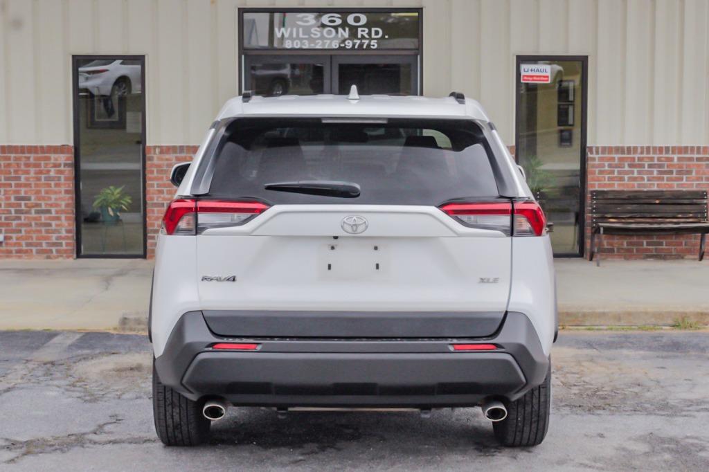 2019 Toyota RAV4 XLE photo