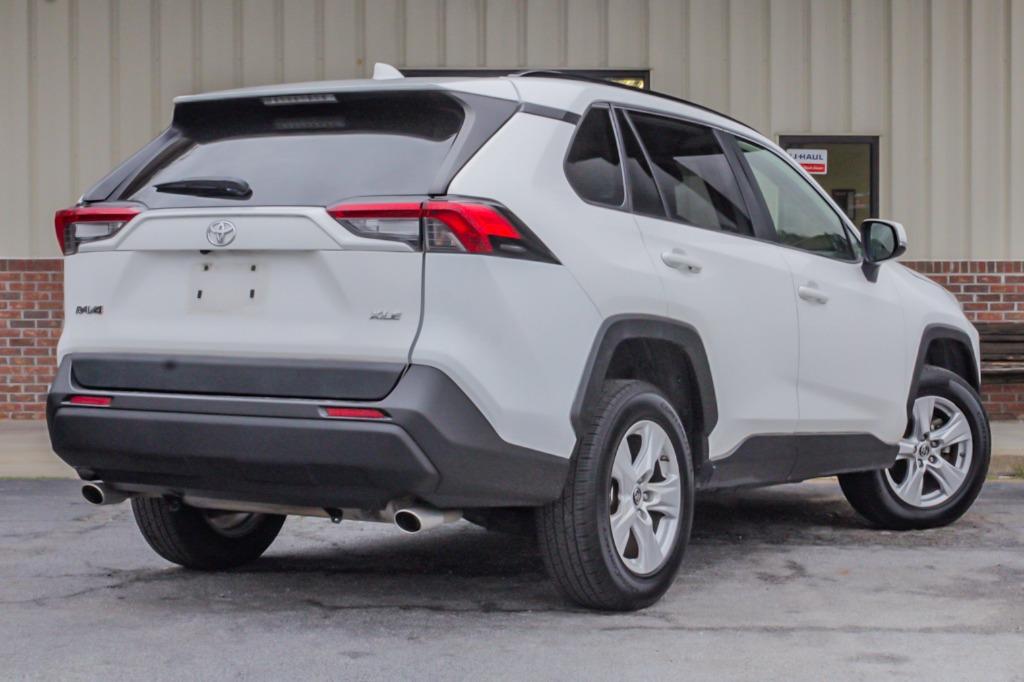 2019 Toyota RAV4 XLE photo