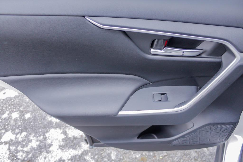 2019 Toyota RAV4 XLE photo