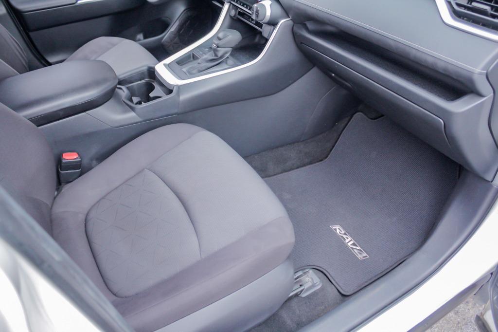 2019 Toyota RAV4 XLE photo