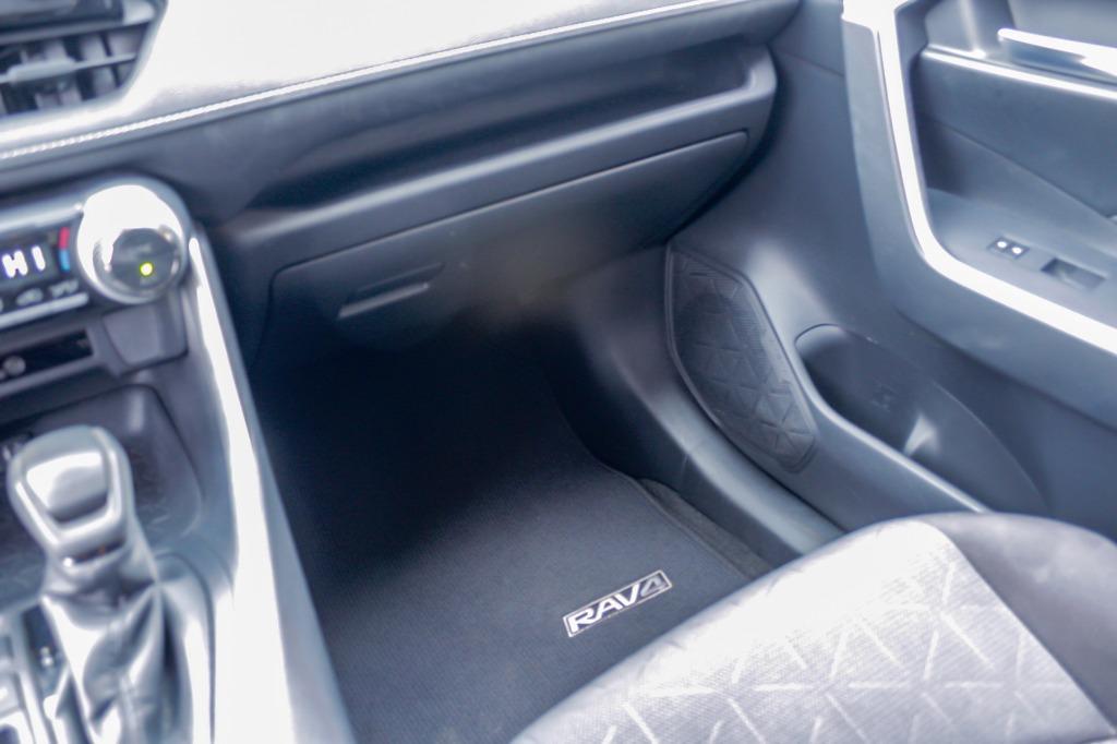 2019 Toyota RAV4 XLE photo
