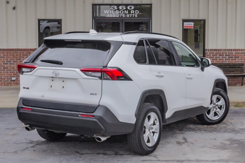 2019 Toyota RAV4 XLE photo