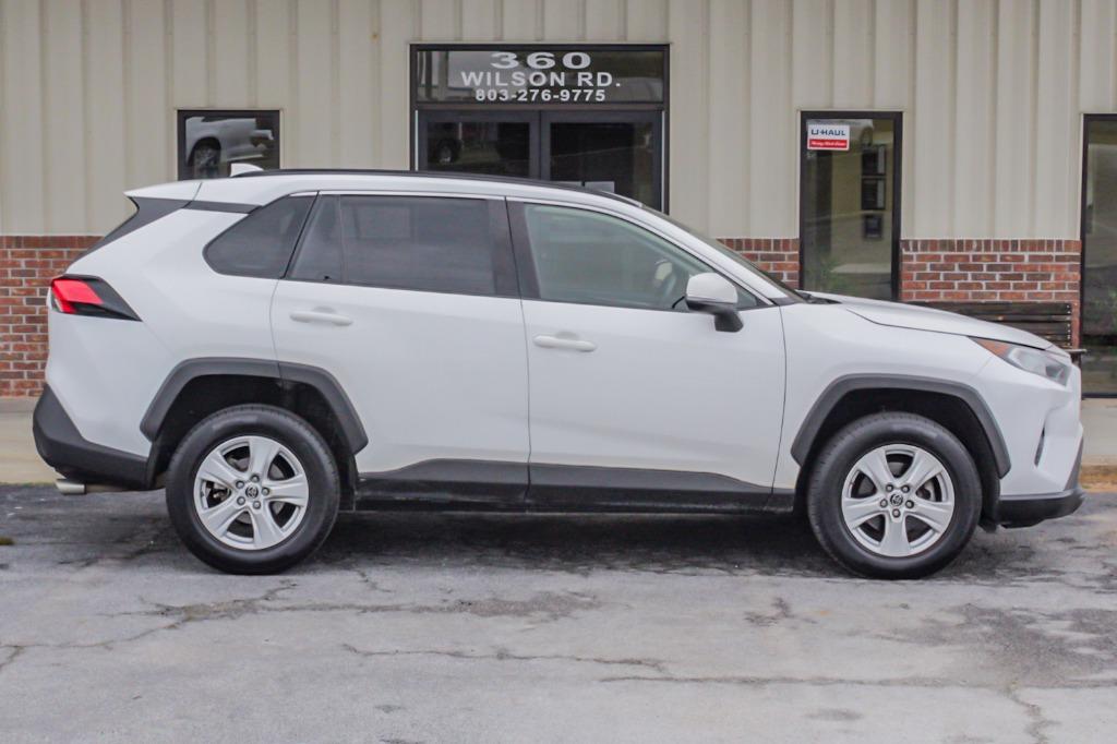 2019 Toyota RAV4 XLE photo