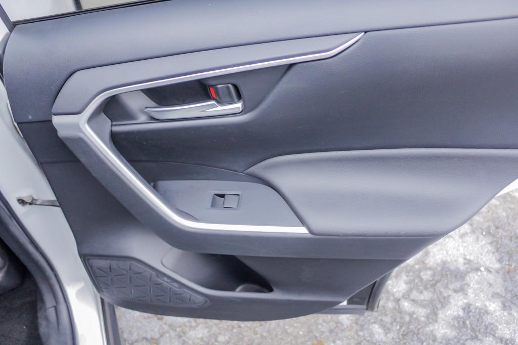 2019 Toyota RAV4 XLE photo