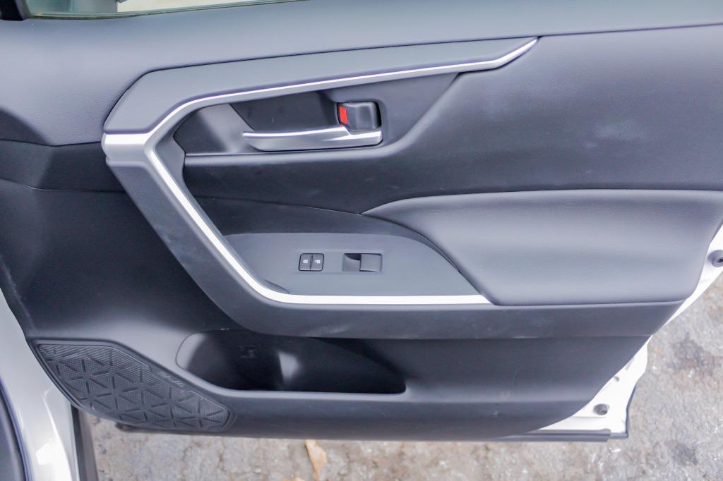 2019 Toyota RAV4 XLE photo