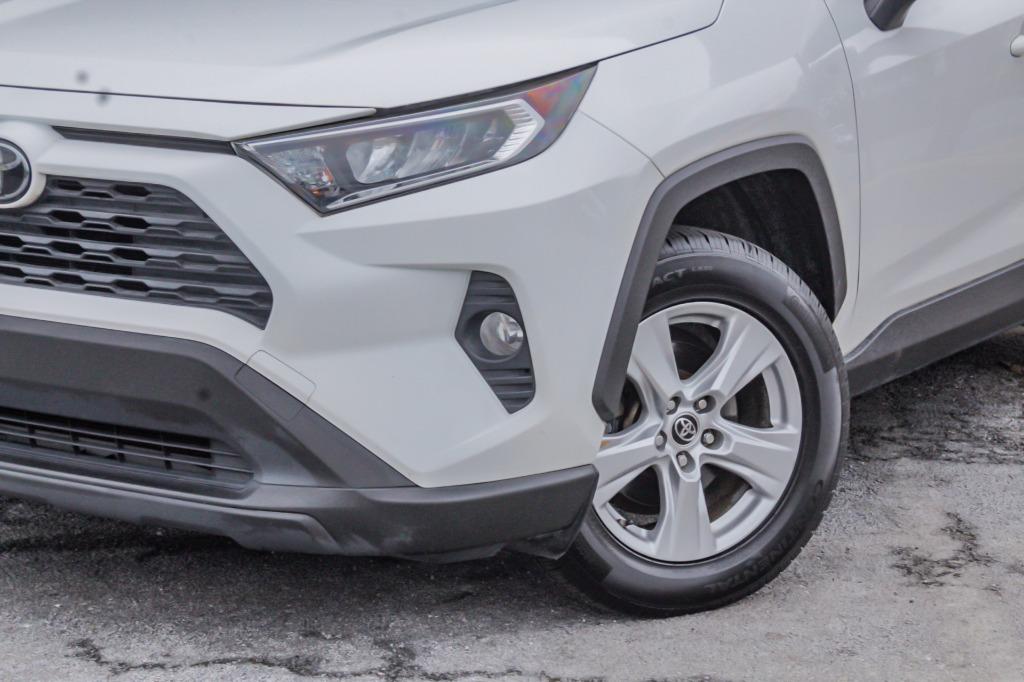 2019 Toyota RAV4 XLE photo