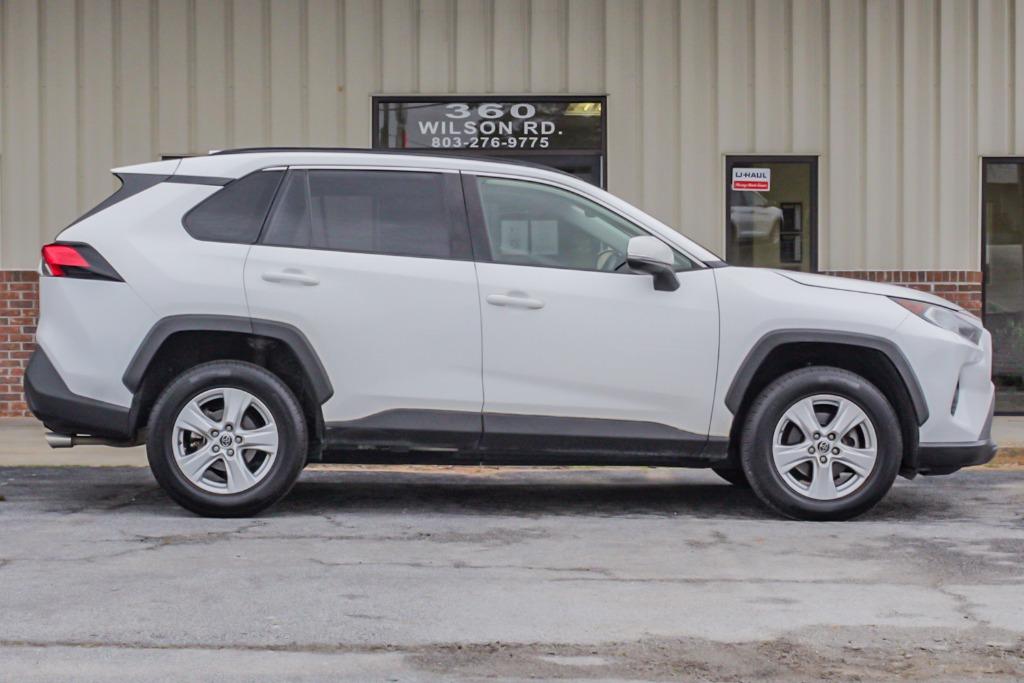 2019 Toyota RAV4 XLE photo