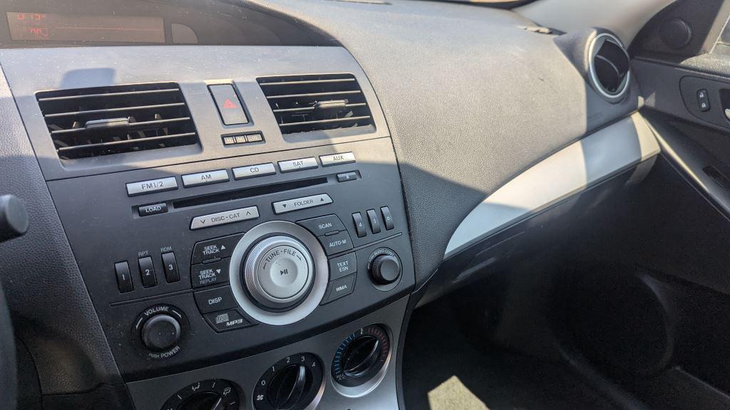2011 Mazda Mazda3 i Touring photo