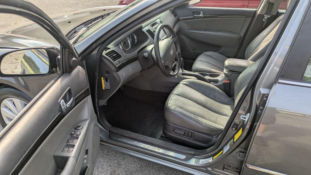 2010 Hyundai Sonata SE V6 photo