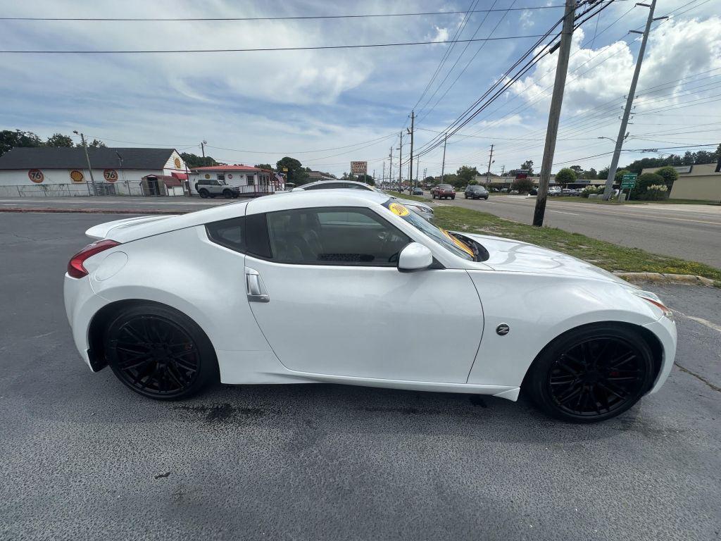 2009 Nissan 370Z - $10,999