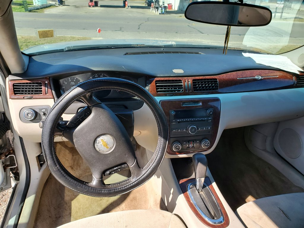 2010 Chevrolet Impala LT photo
