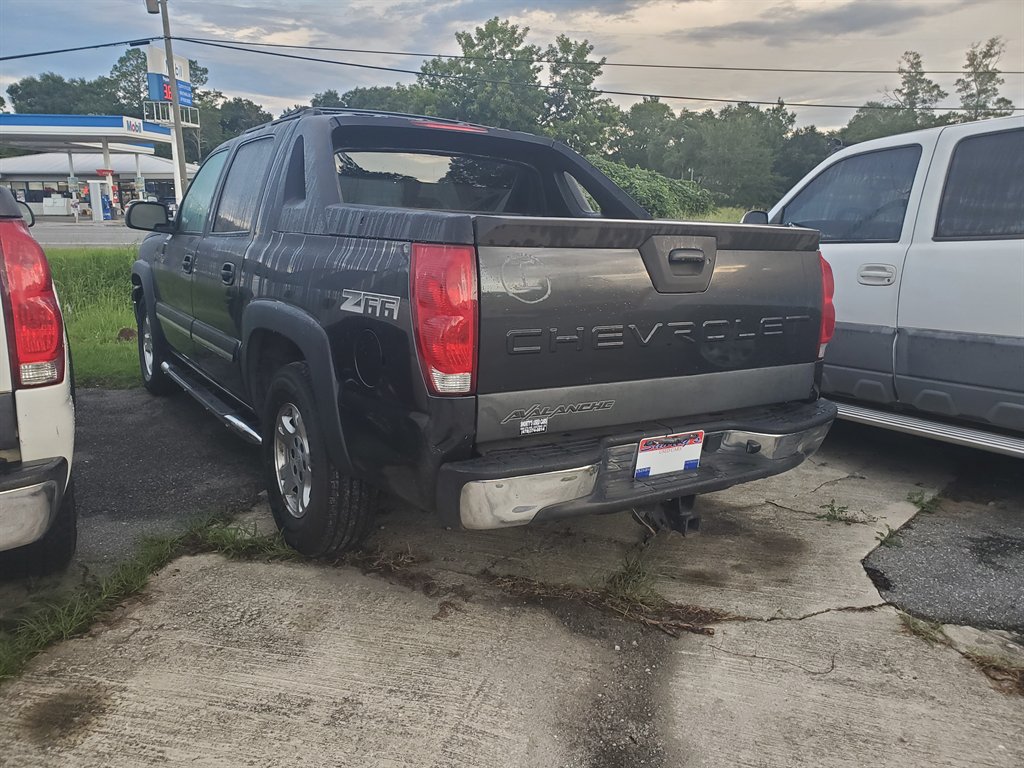 2004 Chevrolet Avalanche - $7,995