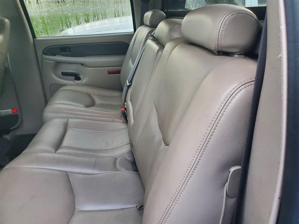2004 Chevrolet Avalanche - $7,995