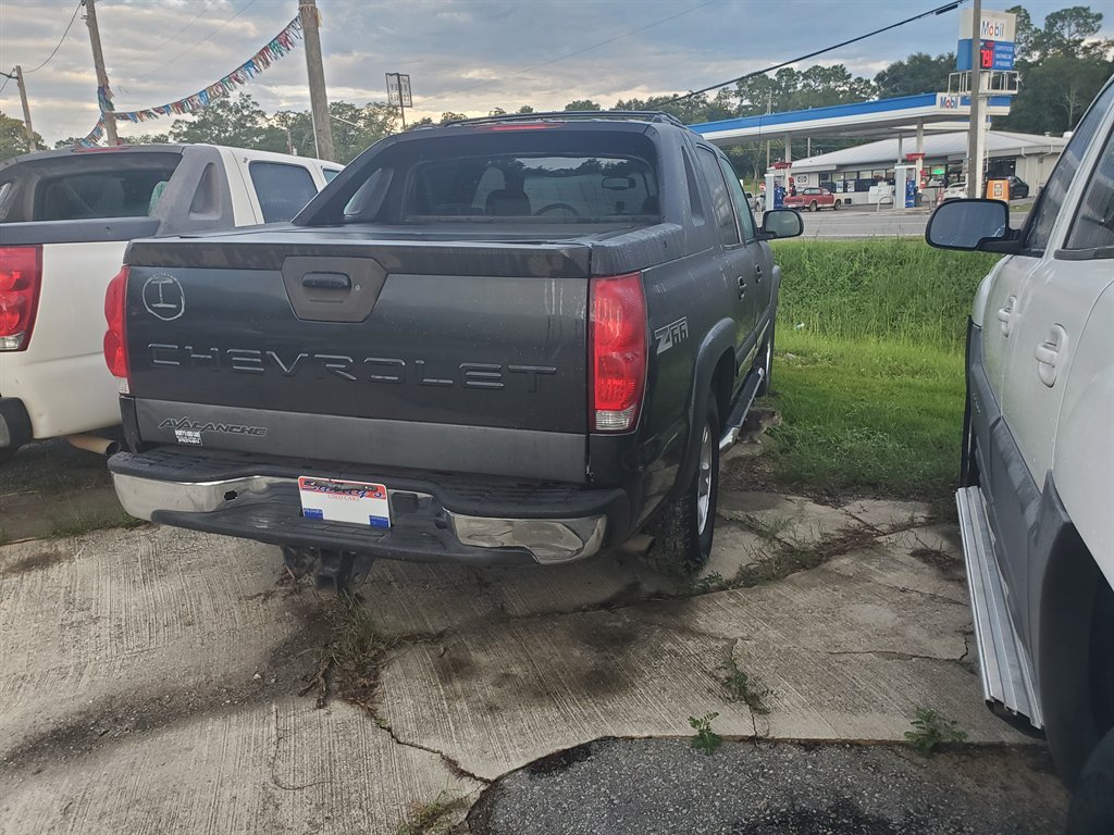 2004 Chevrolet Avalanche - $7,995