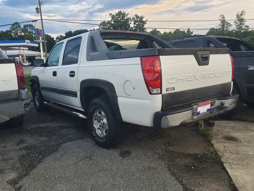2004 Chevrolet Avalanche - $7,595