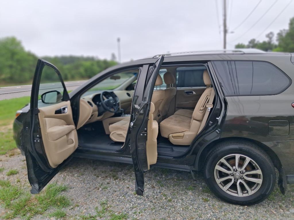 2016 Nissan Pathfinder - $13,995