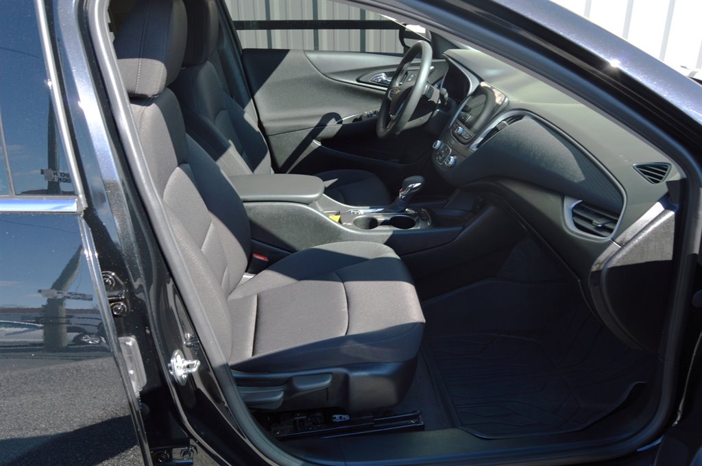 2024 Chevrolet Malibu RS photo 10