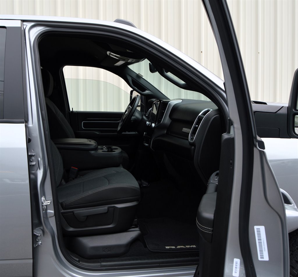 2024 Ram 2500 Big Horn photo 8