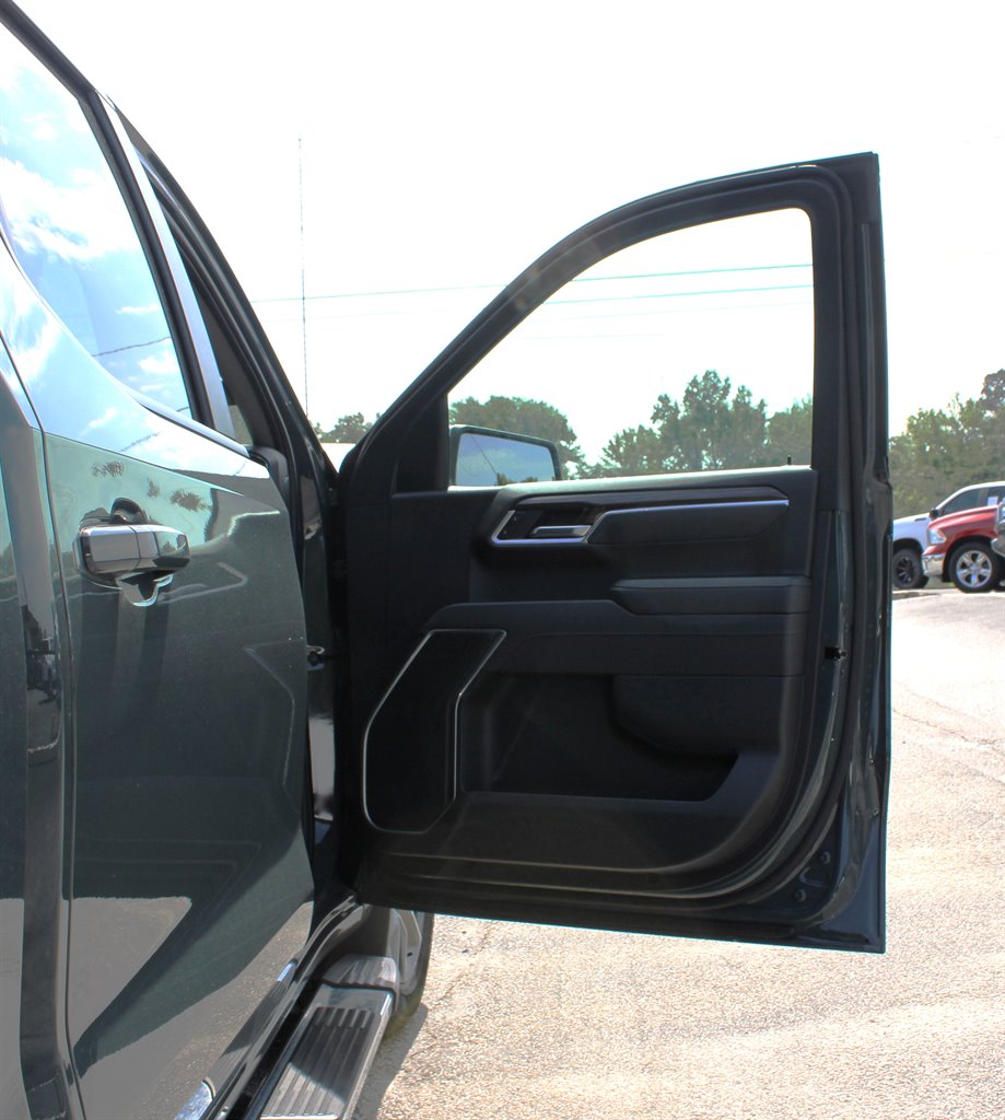 2025 Chevrolet Silverado 1500 - $43,950