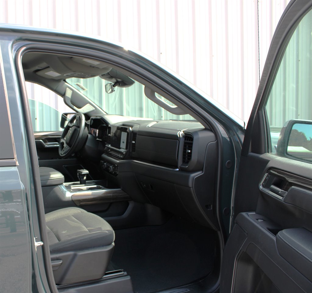 2025 Chevrolet Silverado 1500 - $43,950