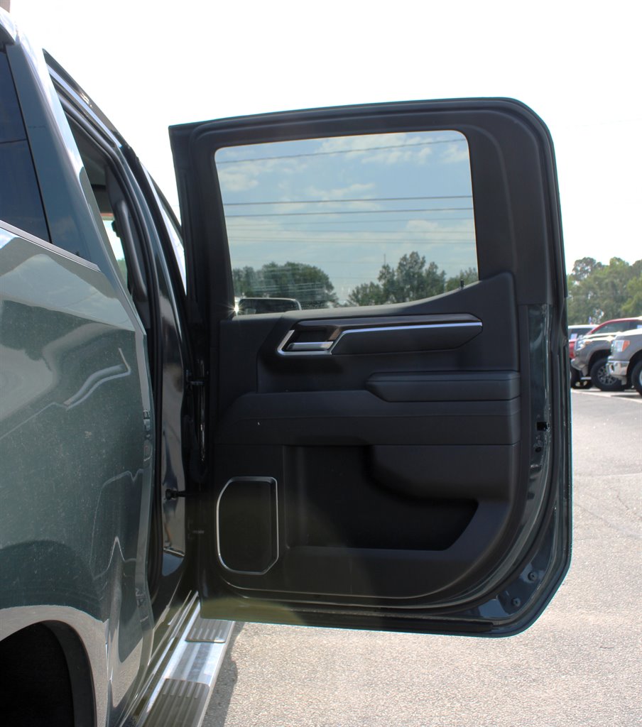 2025 Chevrolet Silverado 1500 - $43,950