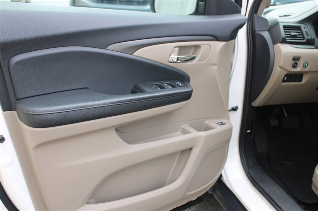 2017 Honda Pilot - $17,950
