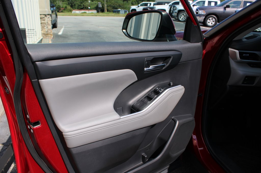 2020 Toyota Highlander - $26,950
