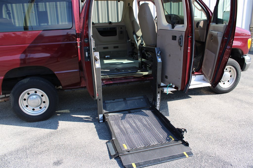 2006 Ford E-350 - $13,950