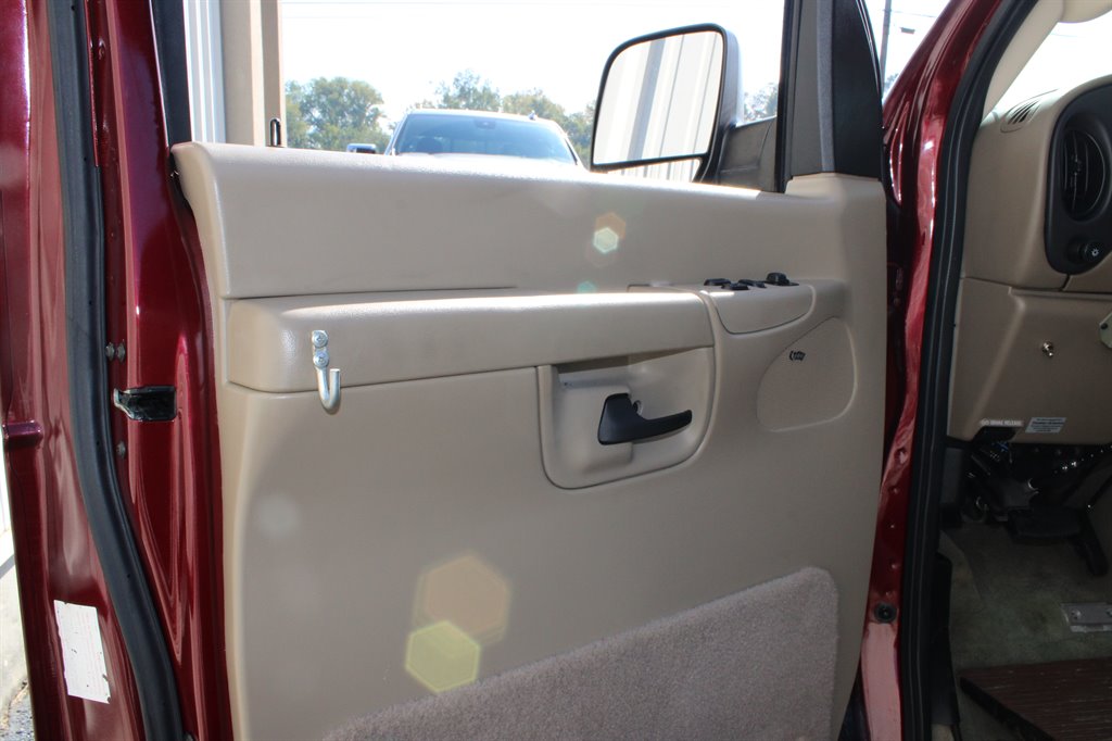 2006 Ford E-350 - $13,950