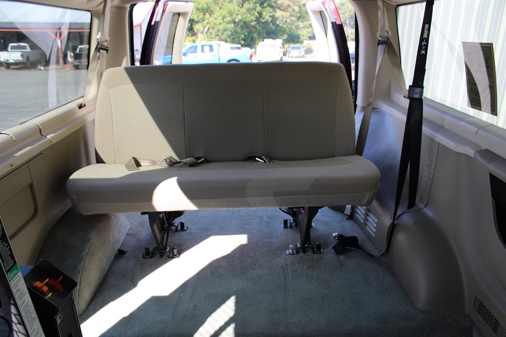 2006 Ford E-350 - $13,950