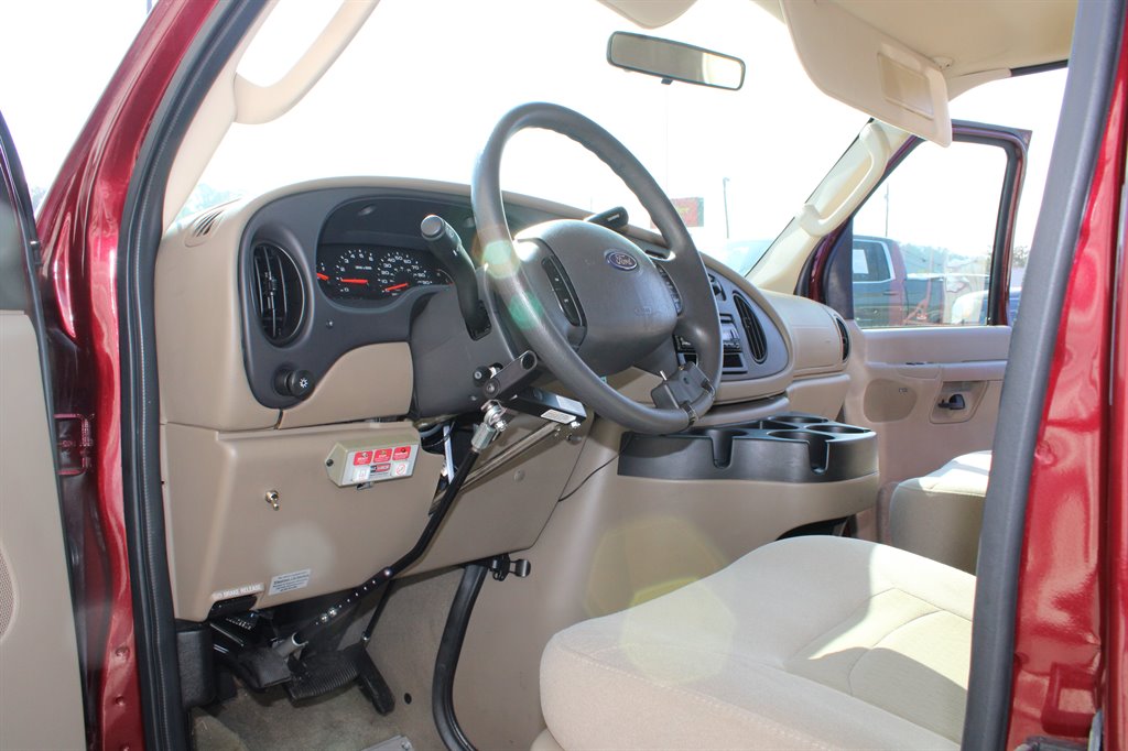 2006 Ford E-350 - $13,950