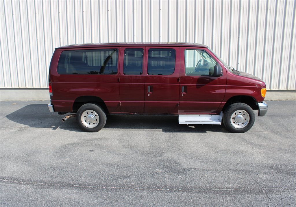 2006 Ford E-350 - $13,950
