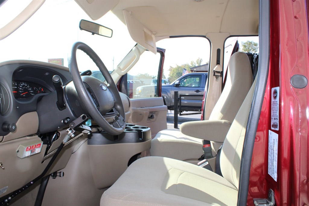 2006 Ford E-350 - $13,950