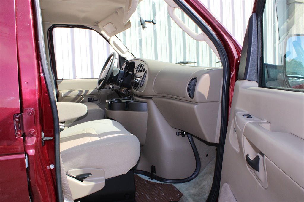 2006 Ford E-350 - $13,950