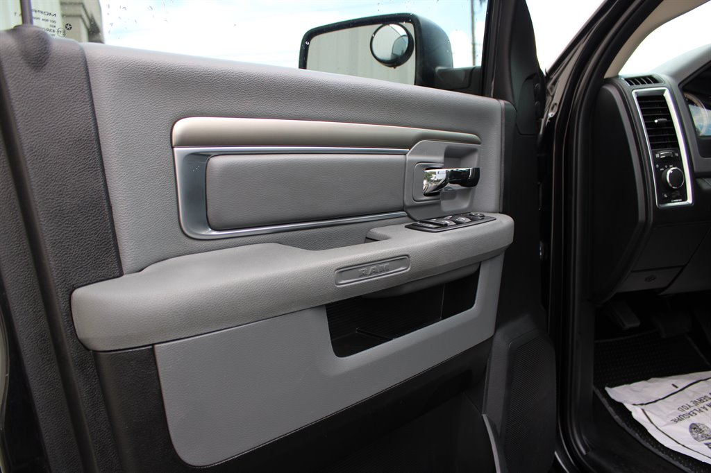 2016 Ram 1500 - $21,950