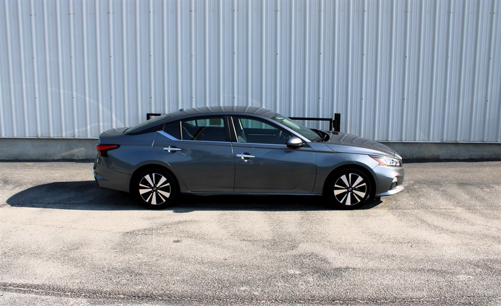 2022 Nissan Altima - $17,950