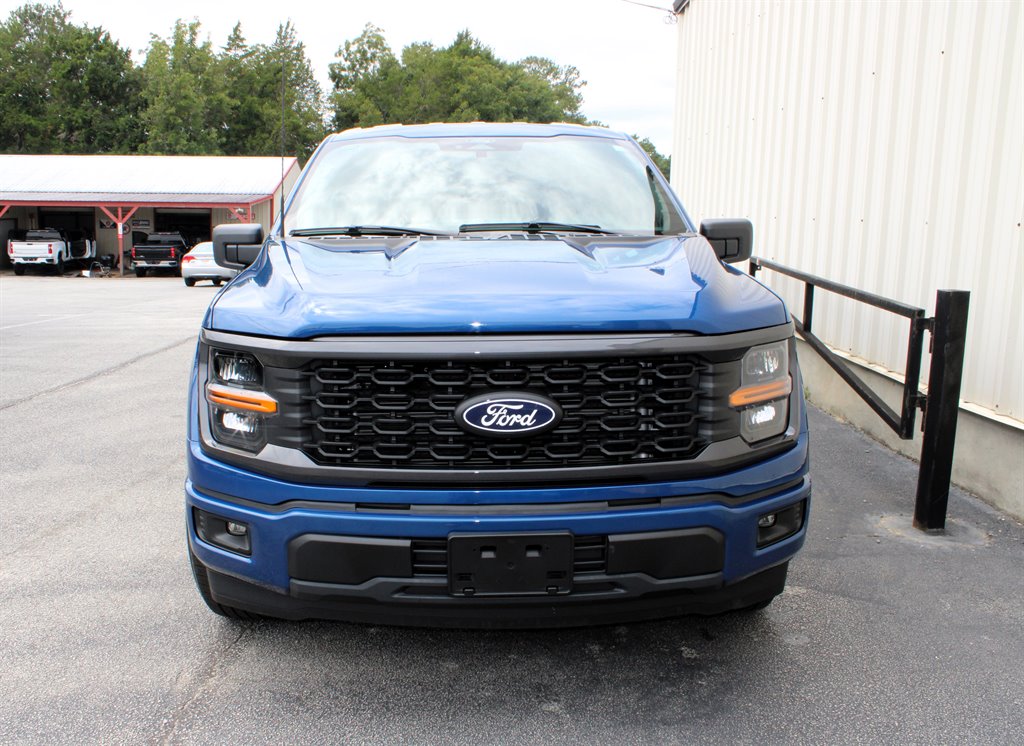 2025 Ford F-150 - $40,950
