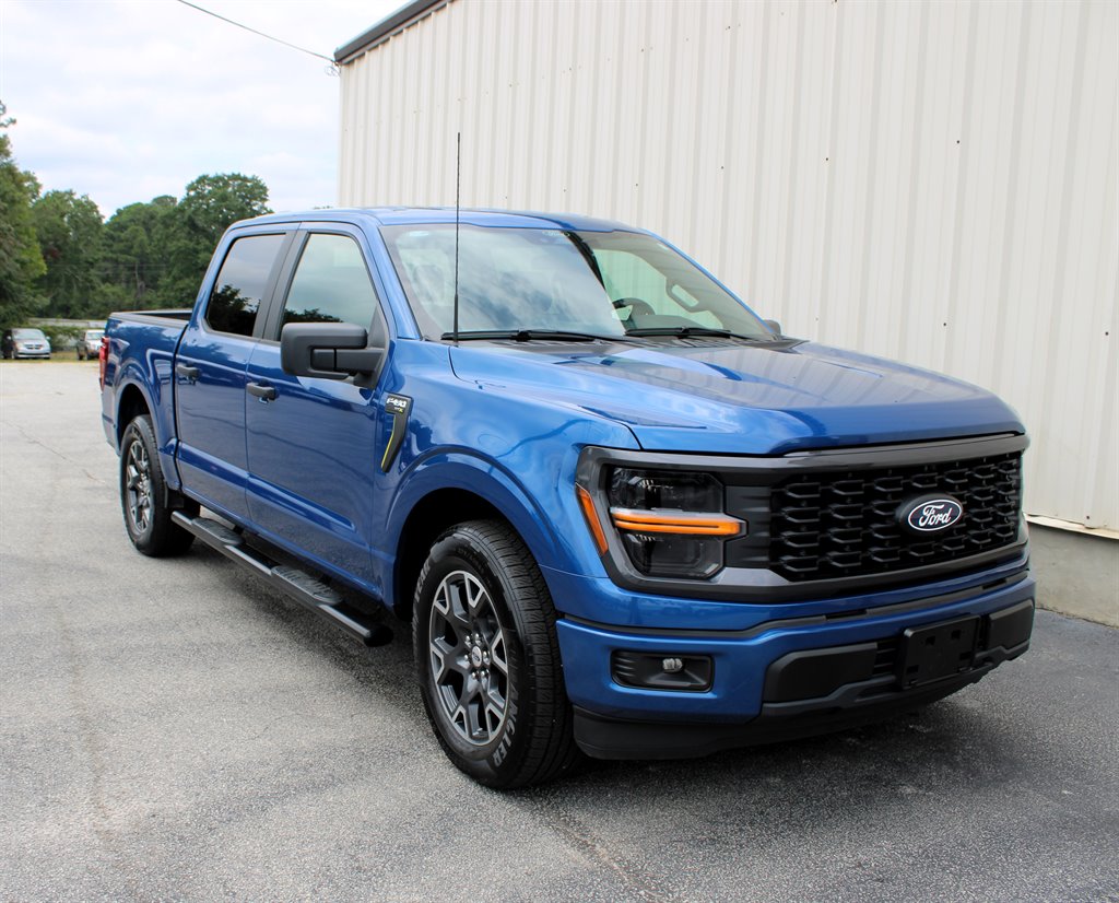 2025 Ford F-150 - $40,950