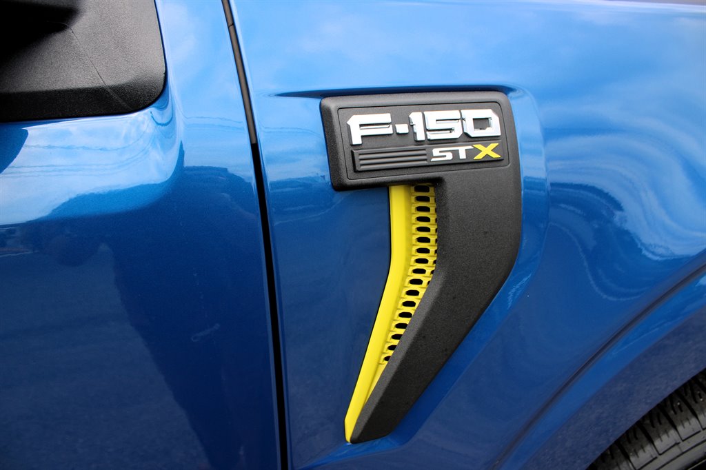 2025 Ford F-150 - $40,950